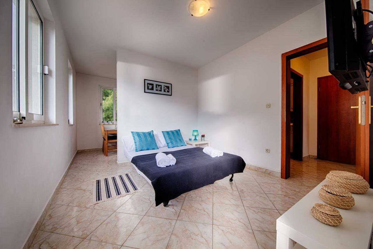 Apartments Marinkovic Komiza Ngoại thất bức ảnh