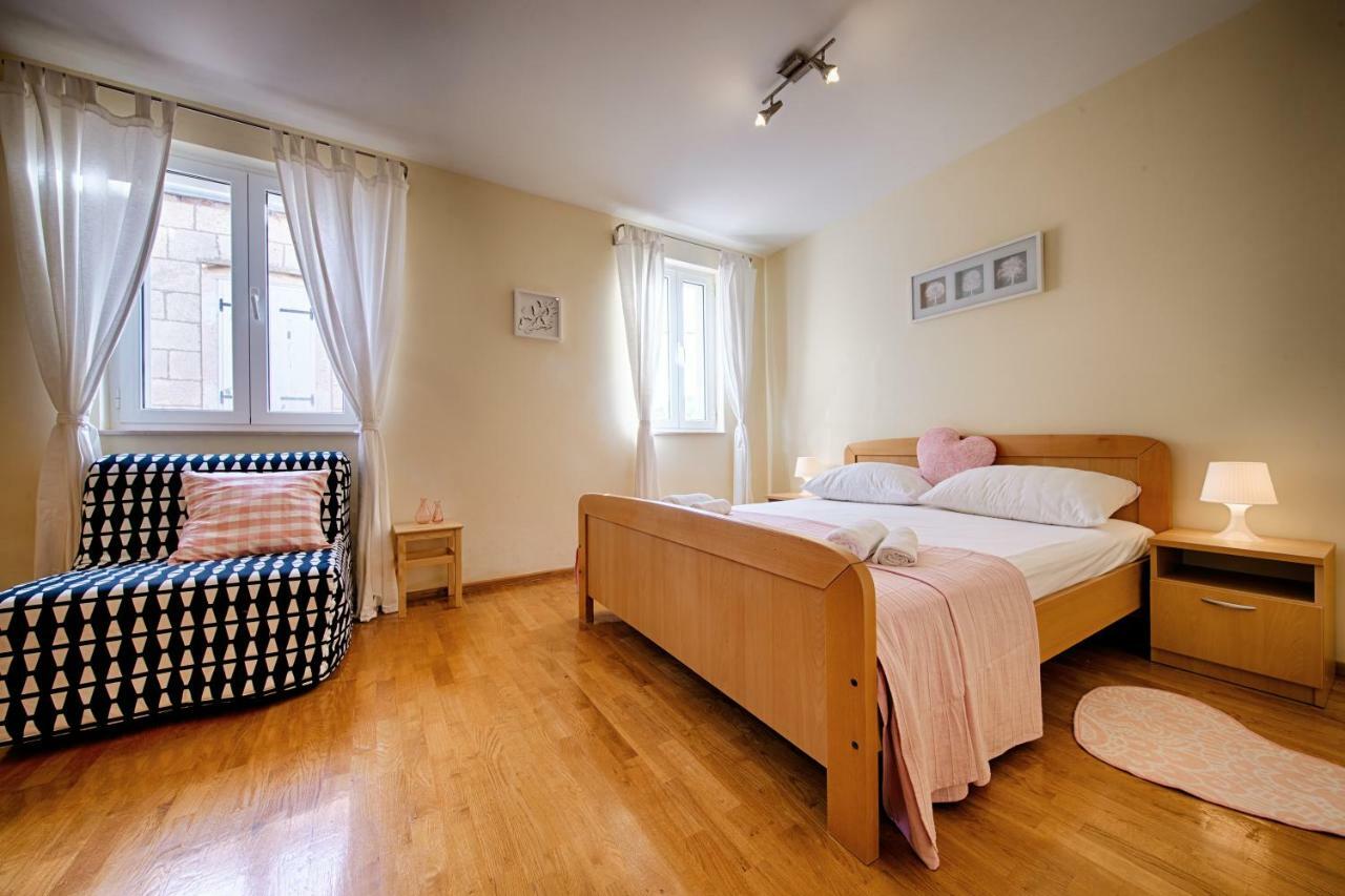 Apartments Marinkovic Komiza Ngoại thất bức ảnh