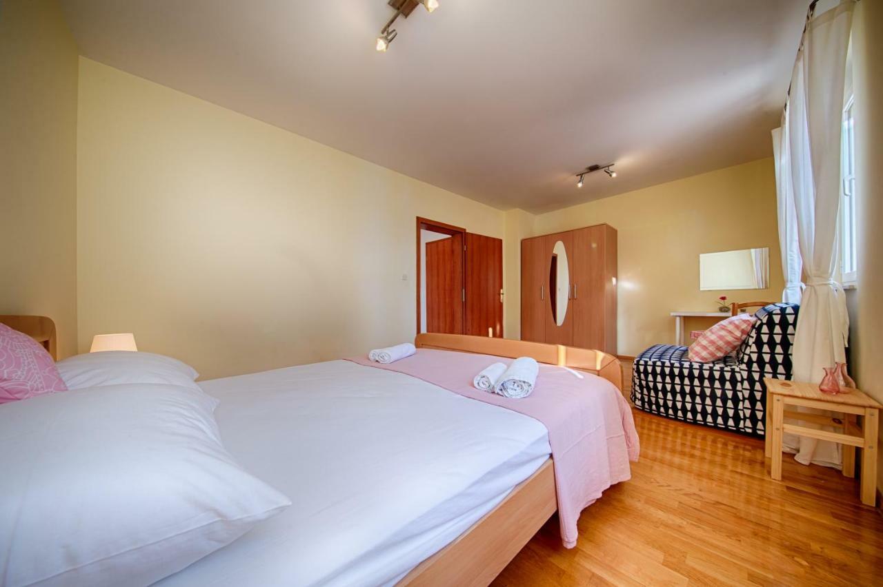 Apartments Marinkovic Komiza Ngoại thất bức ảnh