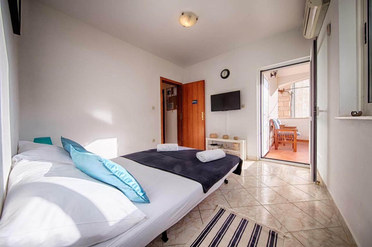 Apartments Marinkovic Komiza Ngoại thất bức ảnh
