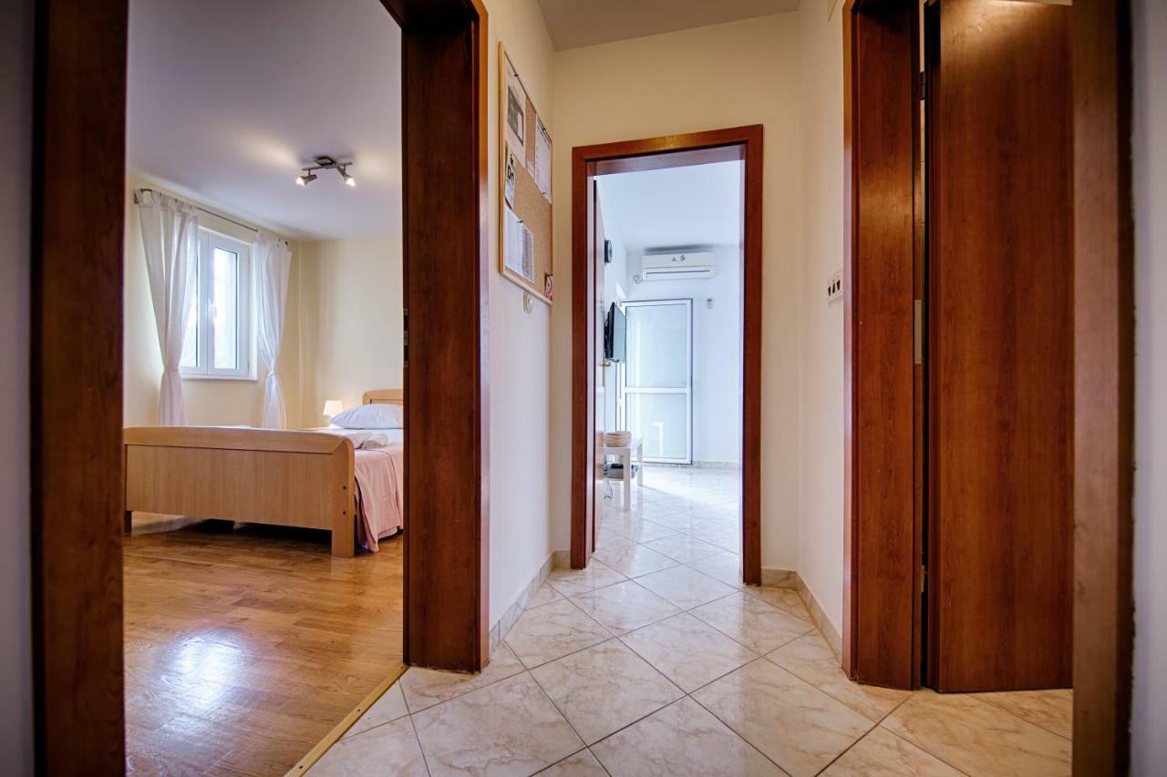 Apartments Marinkovic Komiza Ngoại thất bức ảnh