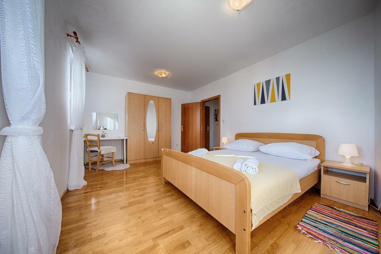 Apartments Marinkovic Komiza Ngoại thất bức ảnh