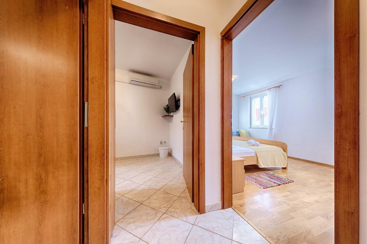 Apartments Marinkovic Komiza Ngoại thất bức ảnh
