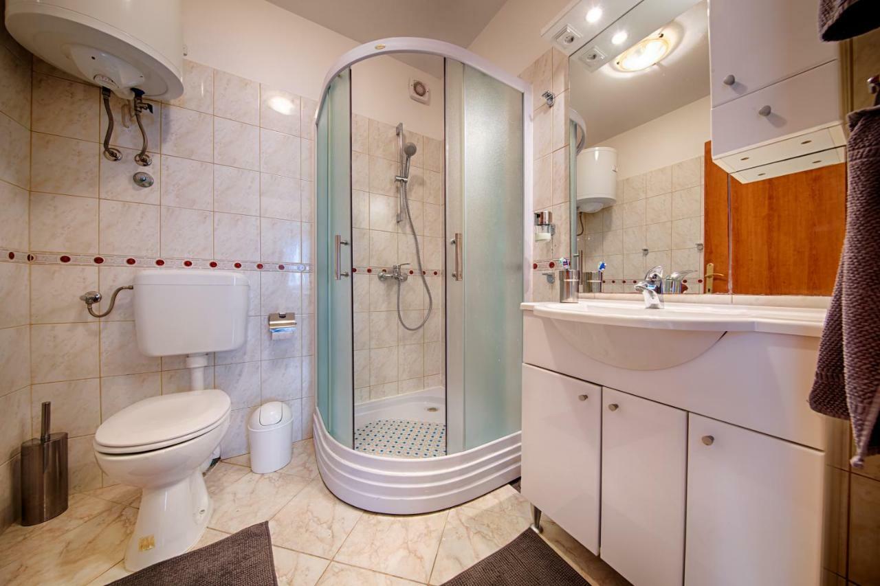 Apartments Marinkovic Komiza Ngoại thất bức ảnh